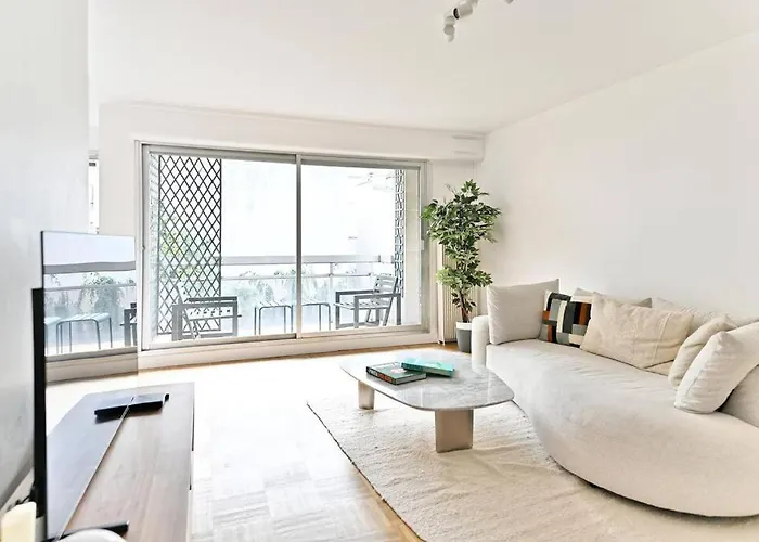 Appartement Spacieux Avec Balcon Le Bon Marche