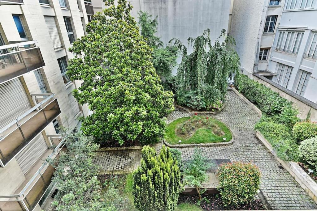 Appartement Spacieux Avec Balcon Le Bon Marche Parijs